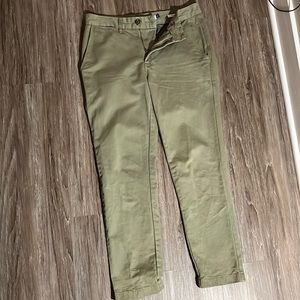 Peter Manning Slim Fit Garment Dyed Chinos.
Sis 30×28. Gently used. In Olive.